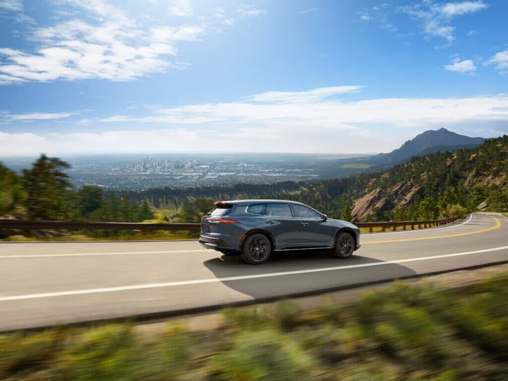 2025 toyota crown signia 5 1024x768 2