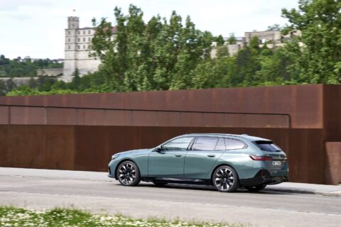 Umfassender Test des BMW i5 Touring (2025): Kombi-König unter Strom?