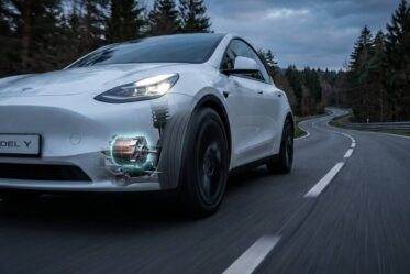 Tesla Model 3 und Model Y: Servolenkungsausfall durch Softwarefehler