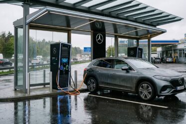 Mercedes-Benz baut eigenes Schnellladenetzwerk: Angriff auf Tesla mit 400-kW-Ladesäulen