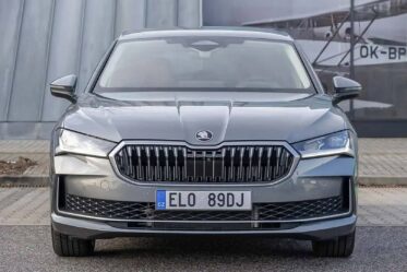 Škoda Superb iV: Das „Poltergate“ beim DCC Plus Fahrwerk