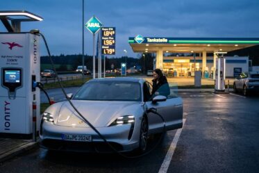 Spritpreis-Explosion 2026: Warum die Nachfrage nach gebrauchten E-Autos sprunghaft steigt