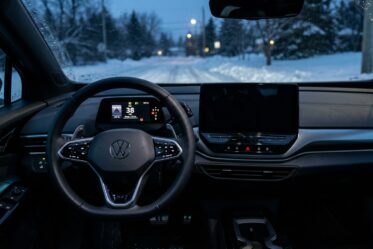 VW vs. Mercedes: Wessen E-Auto-Software ist der größere digitale Albtraum?