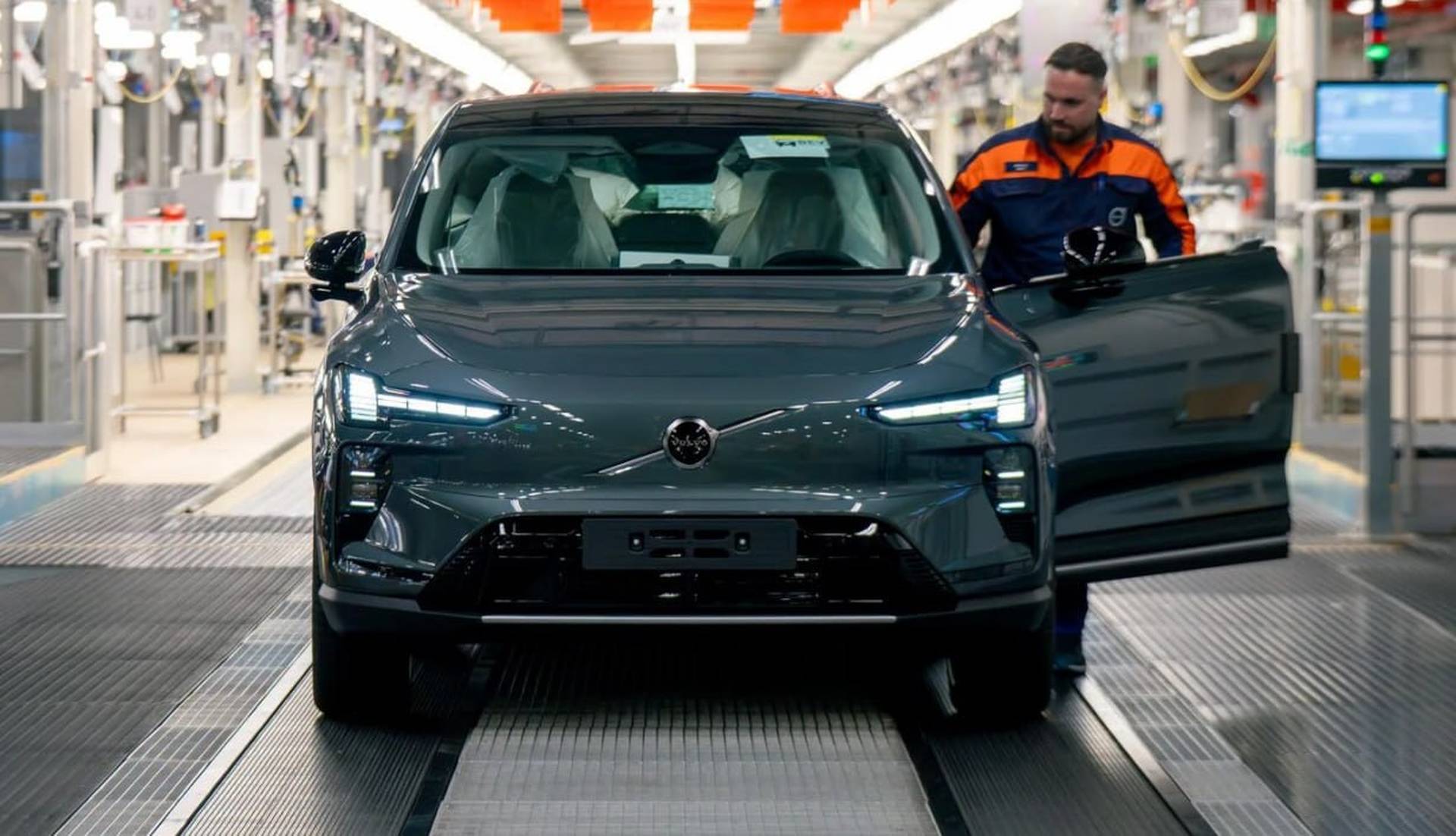 3,7 Mrd. SEK Verlust und Volvo streicht 2.500 Stellen